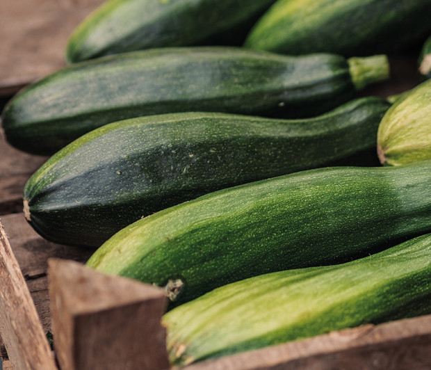 Le Zucchine Fresche Mature Sono Una Verdura Verde Della Varietà Di